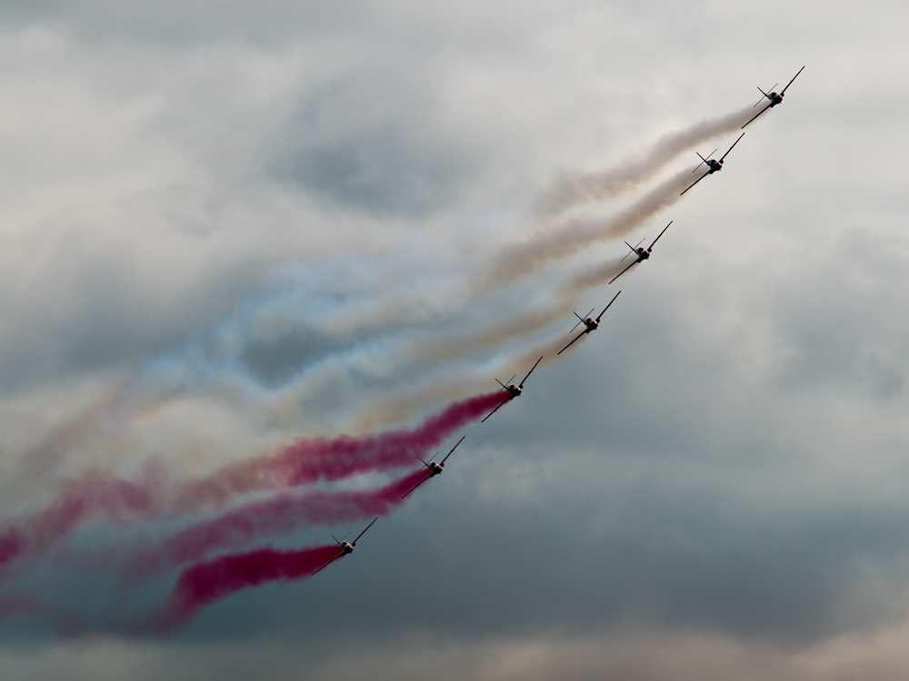 042_Kecskemet_Air Show_Bialo-Czerwone Iskry na TS-11 Iskra.jpg